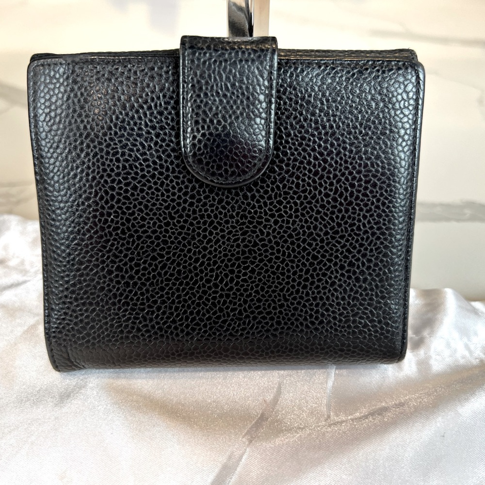 💎AUTHENTIC💎 CHANEL BLACK CAVIAR LEATHER VINTAGE TIMELESS COMPACT WALLET - Picture 2 of 4
